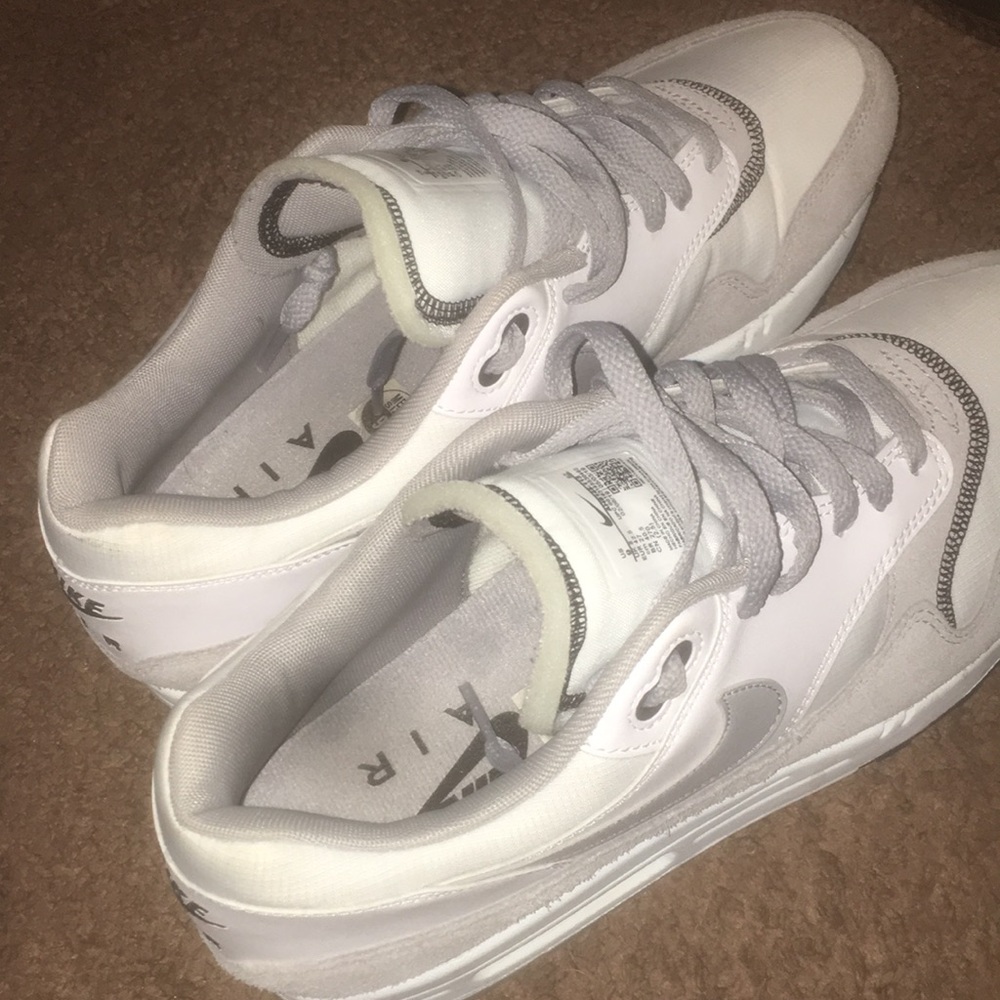 Nike air maxes